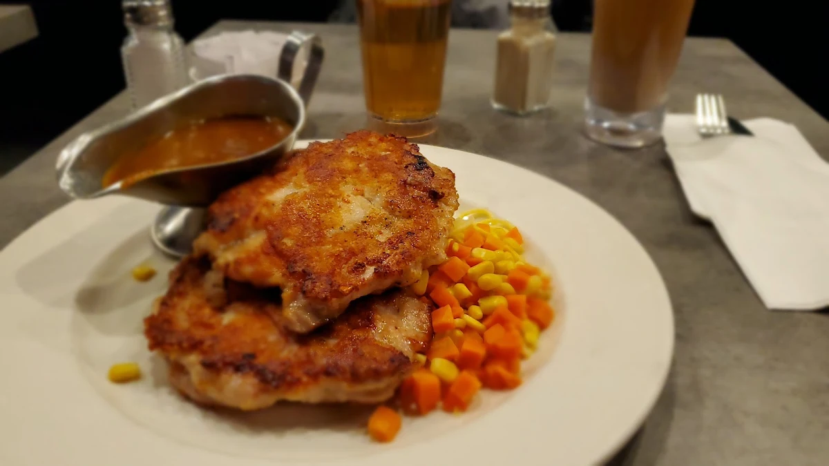 雞扒雜菜沙律 chicken steak mixed vegetable salad